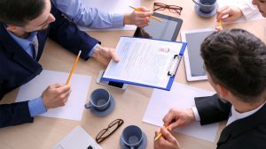 Gestión humana y condiciones laborales: Cómo atraer y retener talento ejecutivo