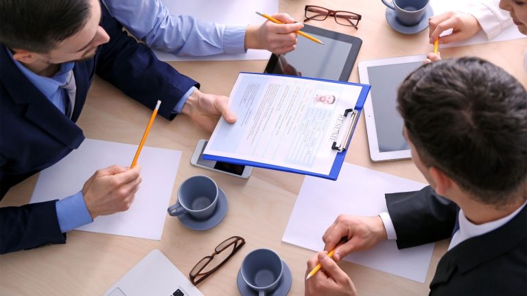 Gestión humana y condiciones laborales: Cómo atraer y retener talento ejecutivo